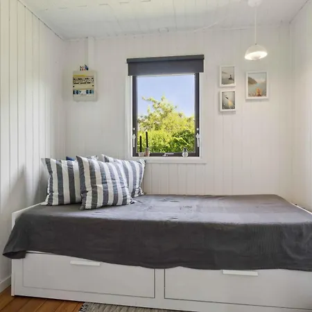 With Fjord View In Lovely Vellerup Vakantiehuis Skibby