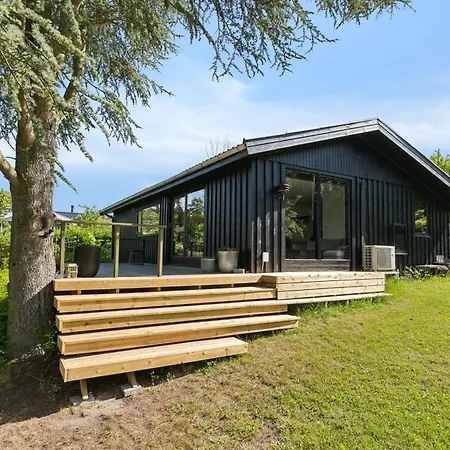 With Fjord View In Lovely Vellerup Feriehus Skibby